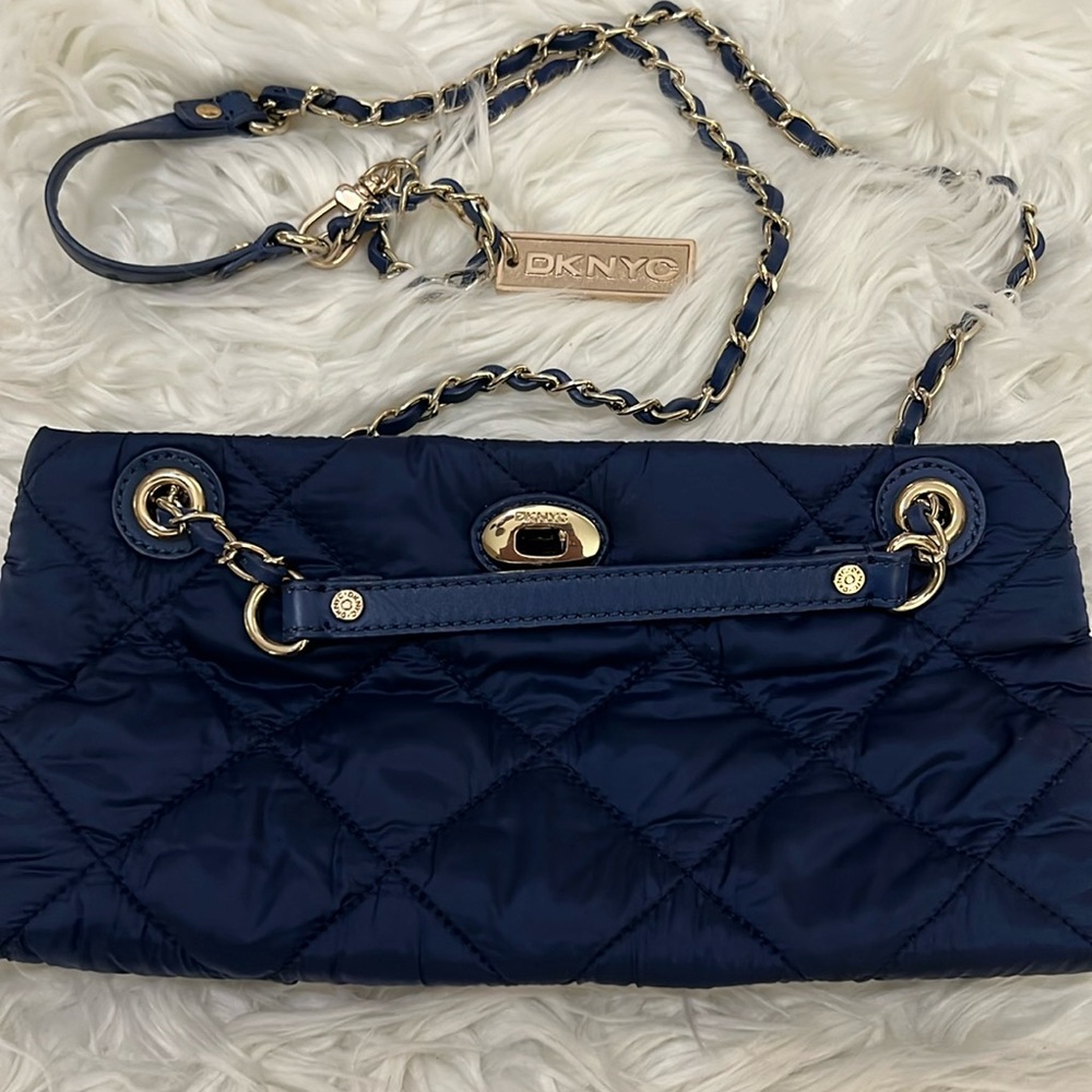 DKNYC Navy Fabric Crossbody, gold tone hardware, excellent condition, & leather🎈